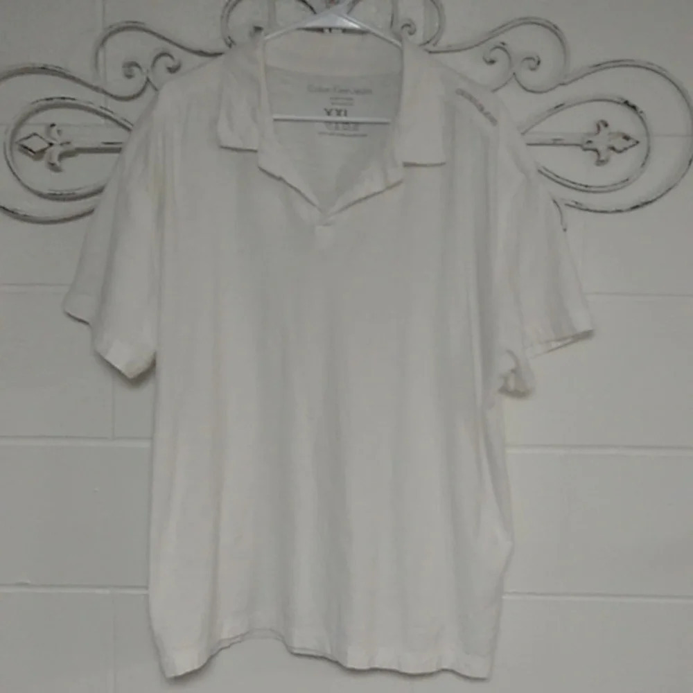 CALVIN KLEIN V-NECK, COLLARED TEE SHIRT, NO BUTTONS, SHOULDER LOGO